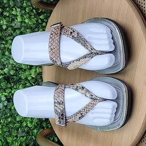Marc Fisher Womens MFarezza Faux SnakeSkin Thong Sandal Size 7.5M